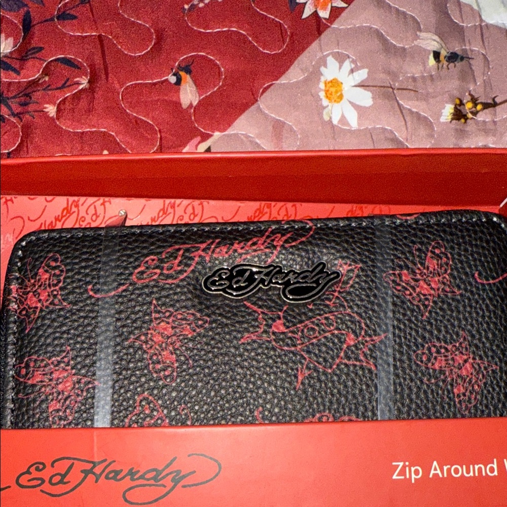 Ed Hardy Black Wallet with Red Accents - Picture 4 of 4